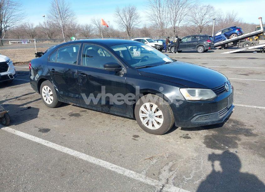 2013 Volkswagen Jetta 2.0L S (VIN 3VW2K7AJXDM304617) main photo