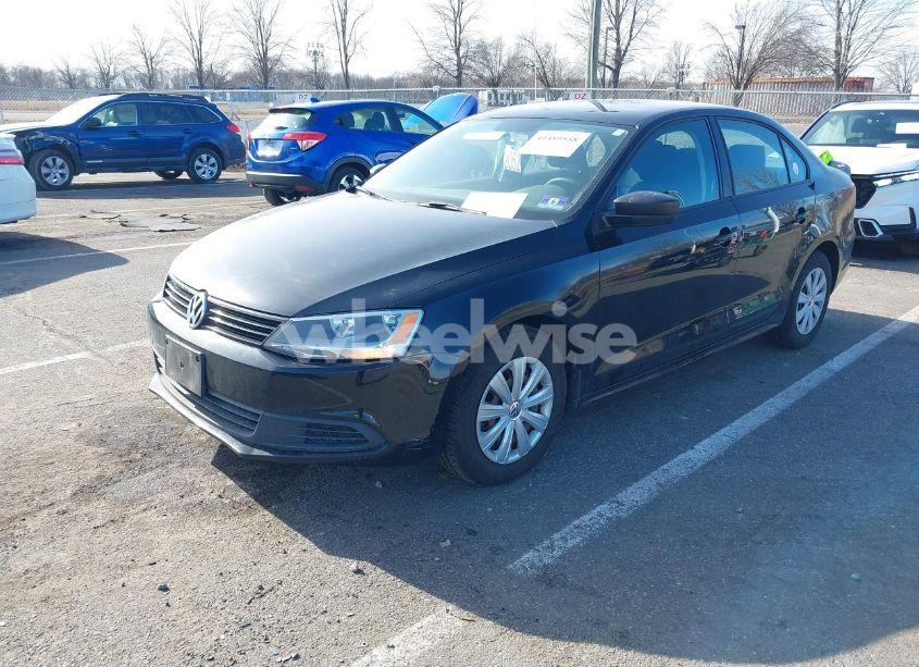 Photo 2 of 2013 Volkswagen Jetta 2.0L S (VIN 3VW2K7AJXDM304617)