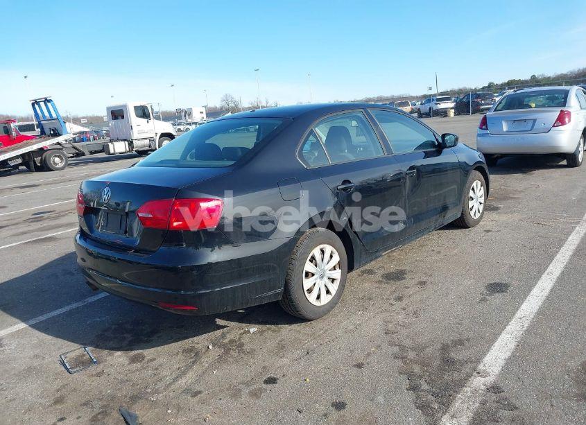 Photo 4 of 2013 Volkswagen Jetta 2.0L S (VIN 3VW2K7AJXDM304617)