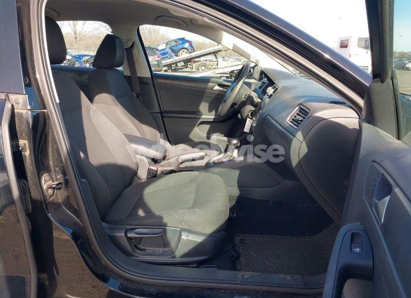 Photo 5 of 2013 Volkswagen Jetta 2.0L S (VIN 3VW2K7AJXDM304617)