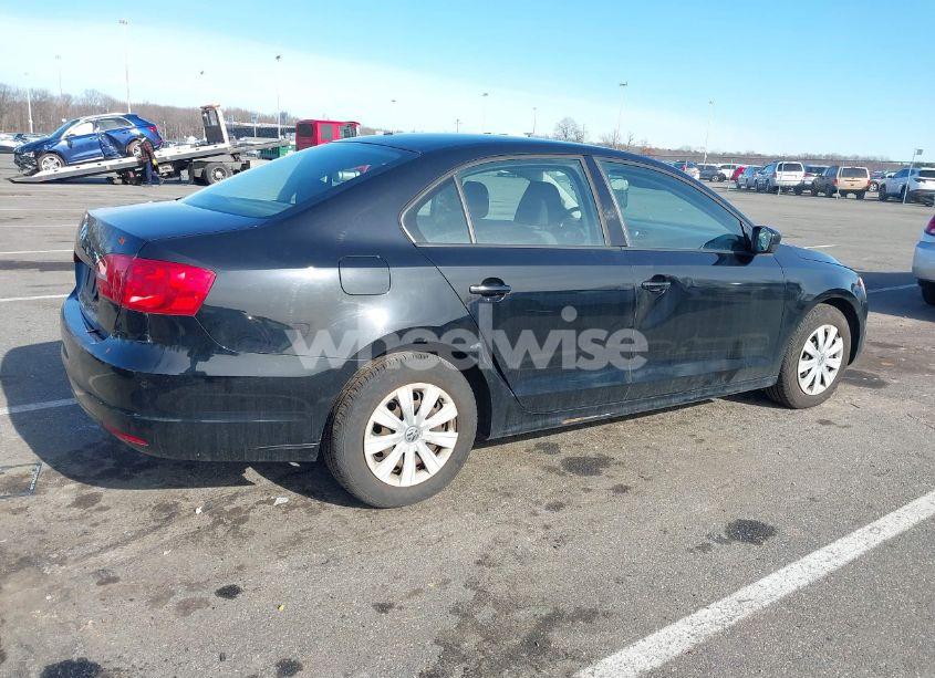 Photo 6 of 2013 Volkswagen Jetta 2.0L S (VIN 3VW2K7AJXDM304617)