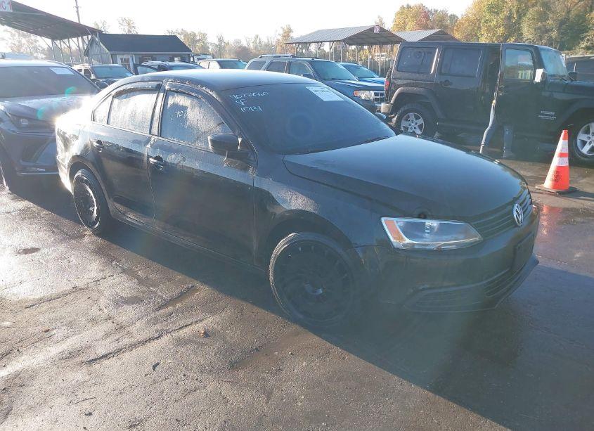 2013 Volkswagen Jetta 2.0L S (VIN 3VW2K7AJXDM404216) main photo