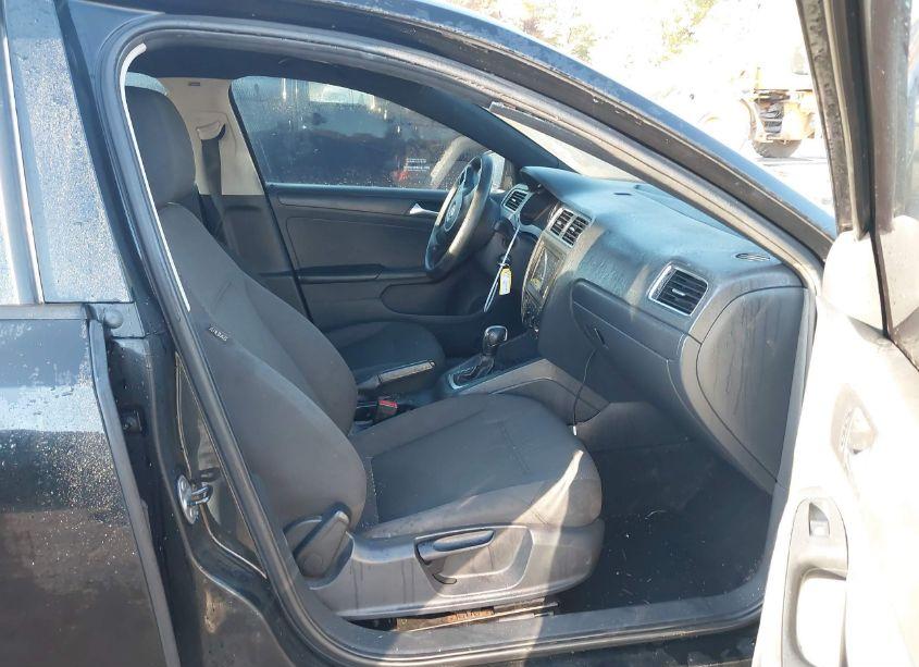 Photo 5 of 2013 Volkswagen Jetta 2.0L S (VIN 3VW2K7AJXDM404216)