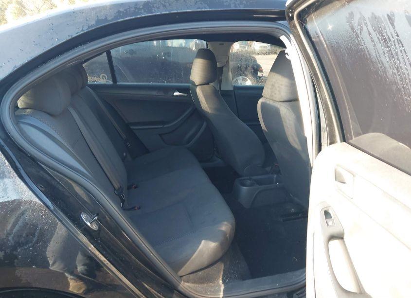 Photo 8 of 2013 Volkswagen Jetta 2.0L S (VIN 3VW2K7AJXDM404216)