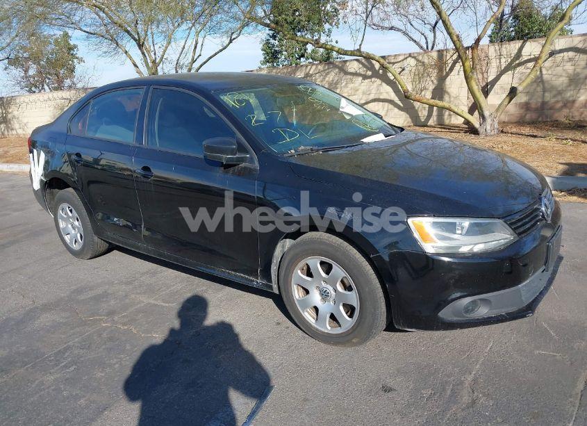2014 Volkswagen Jetta 2.0L S (VIN 3VW2K7AJXEM207161) main photo