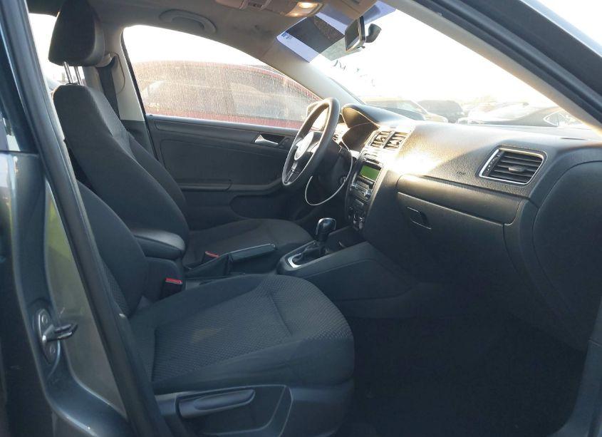 Photo 5 of 2014 Volkswagen Jetta 2.0L S (VIN 3VW2K7AJXEM237468)