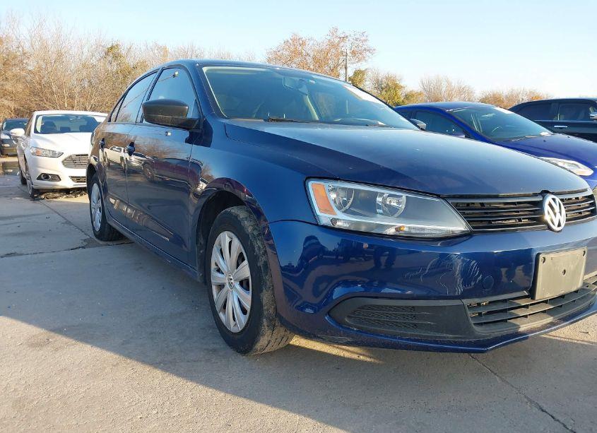 2014 Volkswagen Jetta 2.0L S (VIN 3VW2K7AJXEM241259) main photo