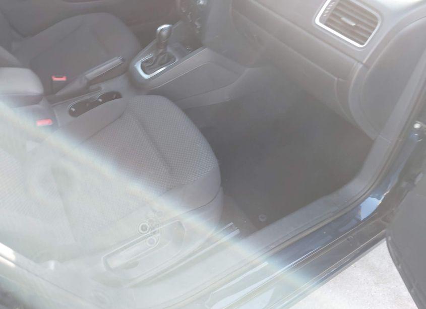 Photo 5 of 2014 Volkswagen Jetta 2.0L S (VIN 3VW2K7AJXEM241259)