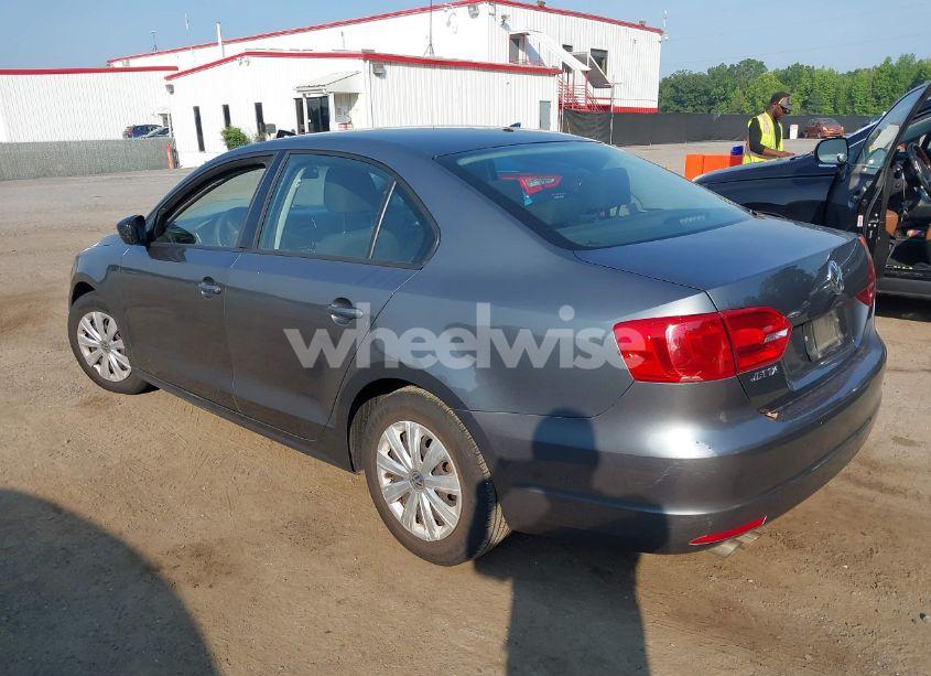 Photo 3 of 2014 Volkswagen Jetta 2.0L S (VIN 3VW2K7AJXEM351762)