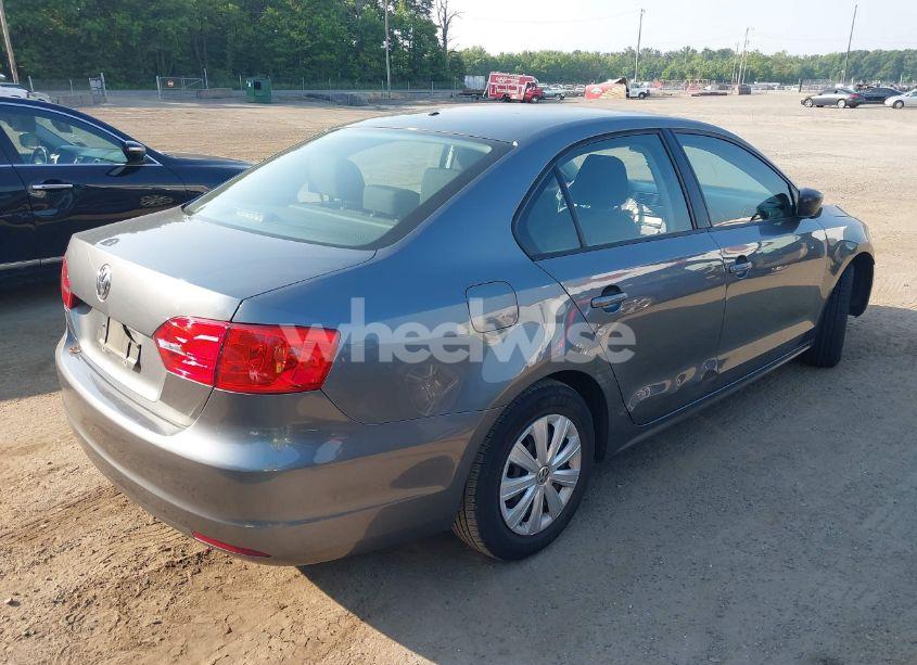 Photo 4 of 2014 Volkswagen Jetta 2.0L S (VIN 3VW2K7AJXEM351762)