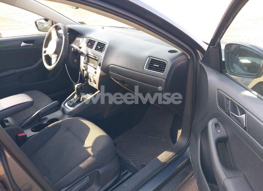Photo 5 of 2014 Volkswagen Jetta 2.0L S (VIN 3VW2K7AJXEM351762)