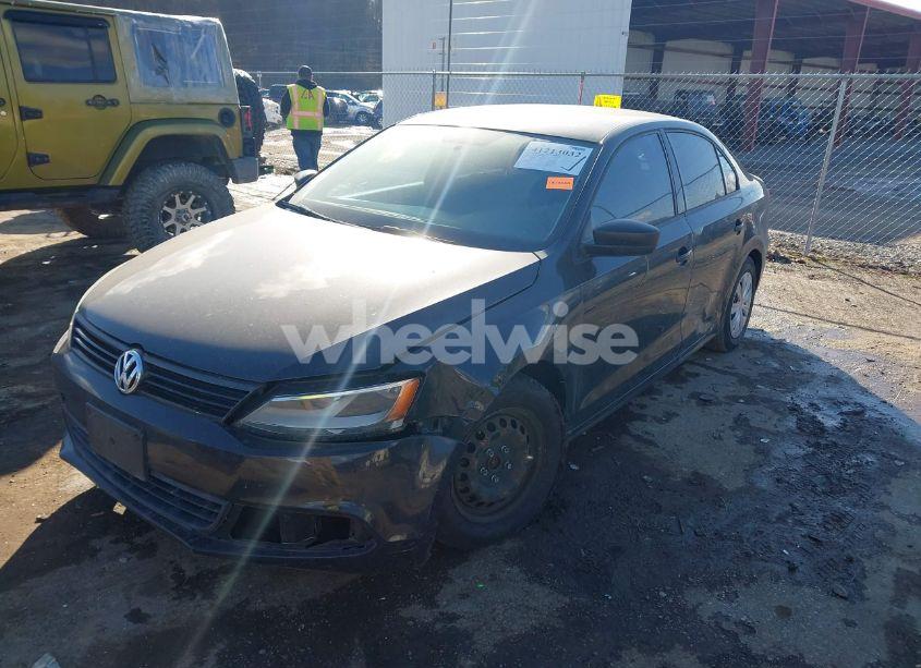 Photo 2 of 2014 Volkswagen Jetta 2.0L S (VIN 3VW2K7AJXEM404766)