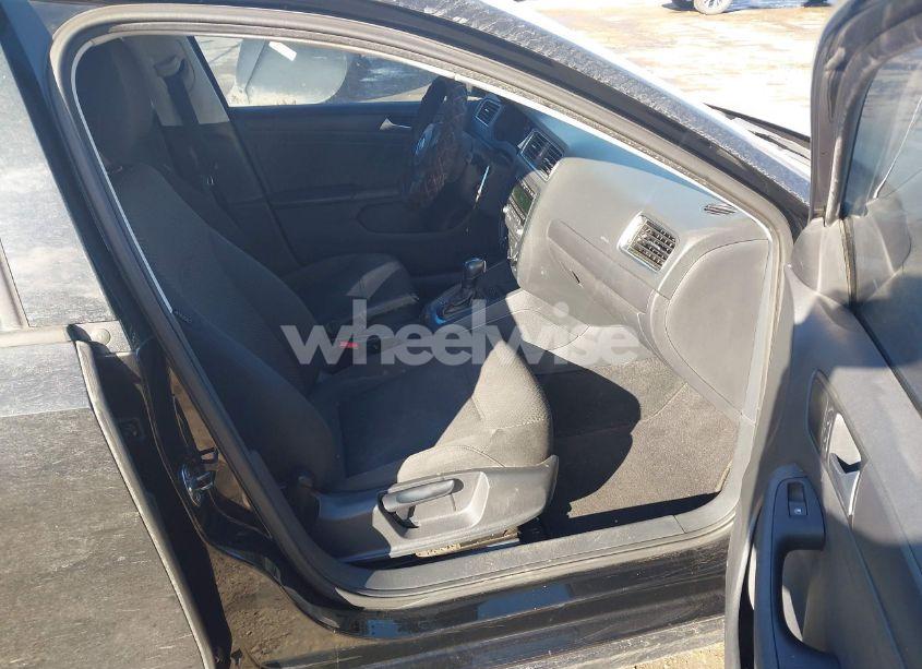 Photo 5 of 2014 Volkswagen Jetta 2.0L S (VIN 3VW2K7AJXEM404766)