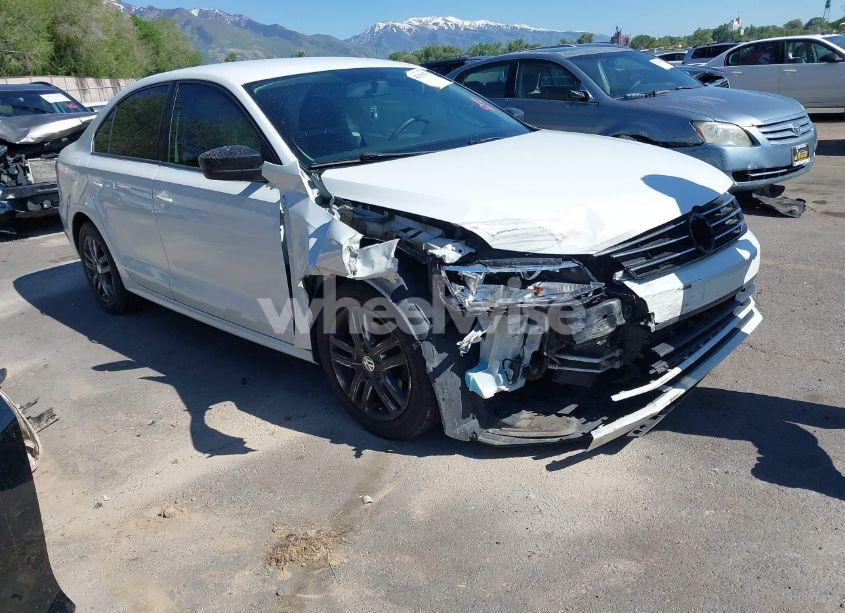 2015 Volkswagen Jetta 2.0L S (VIN 3VW2K7AJXFM224608) main photo