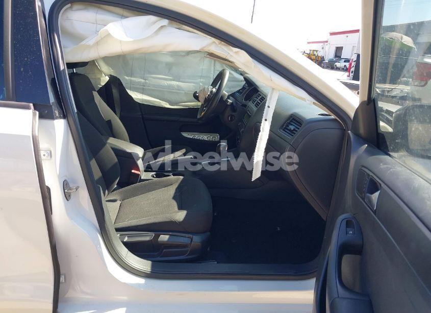 Photo 5 of 2015 Volkswagen Jetta 2.0L S (VIN 3VW2K7AJXFM224608)