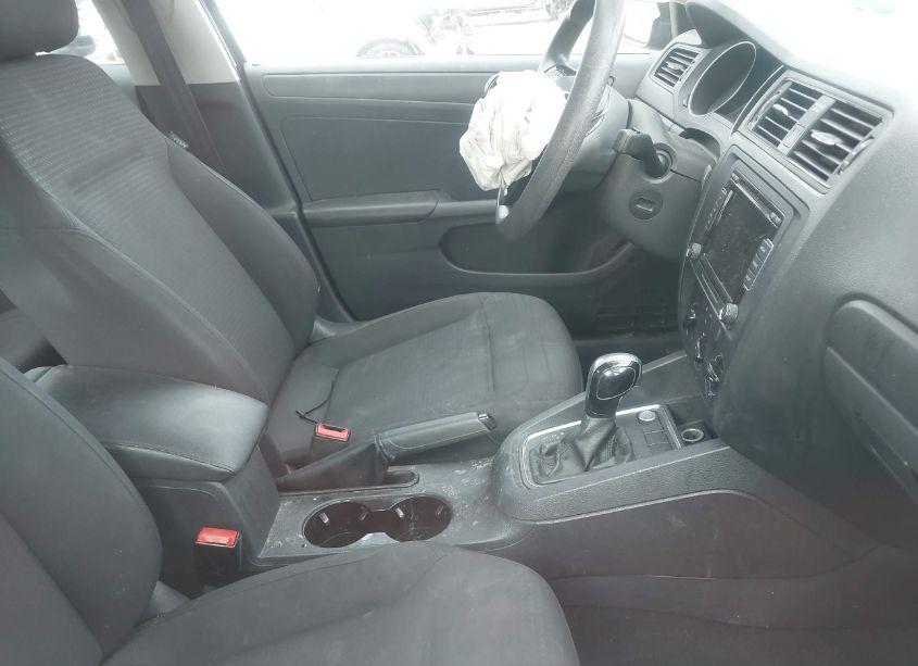 Photo 5 of 2015 Volkswagen Jetta 2.0L S (VIN 3VW2K7AJXFM226939)