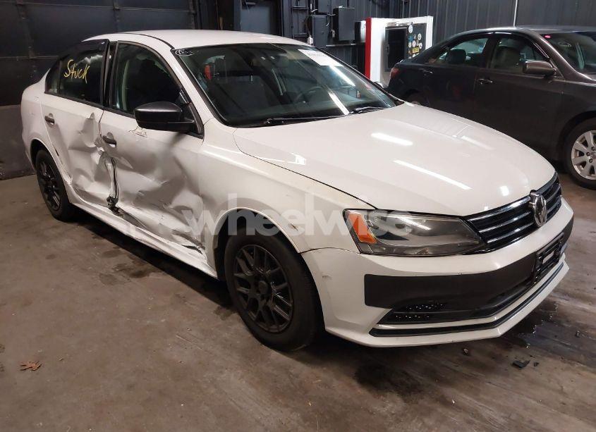 2015 Volkswagen Jetta 2.0L S (VIN 3VW2K7AJXFM304989) main photo