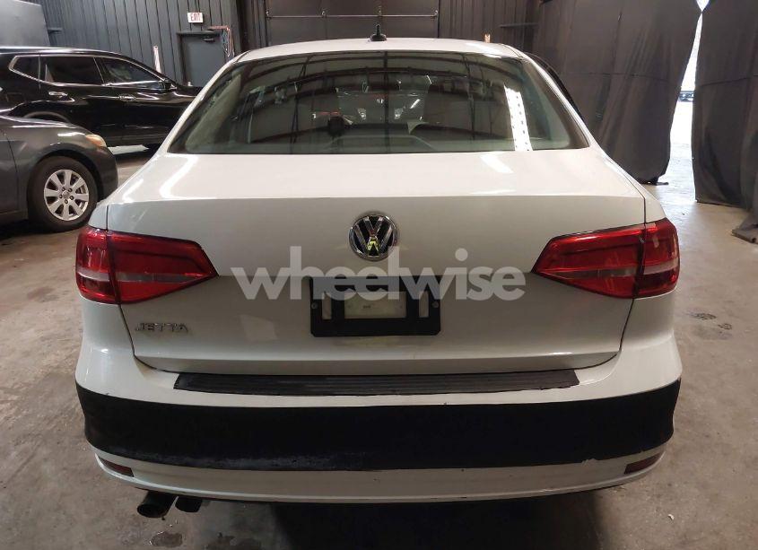 Photo 16 of 2015 Volkswagen Jetta 2.0L S (VIN 3VW2K7AJXFM304989)