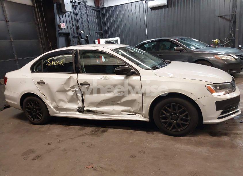 Photo 6 of 2015 Volkswagen Jetta 2.0L S (VIN 3VW2K7AJXFM304989)