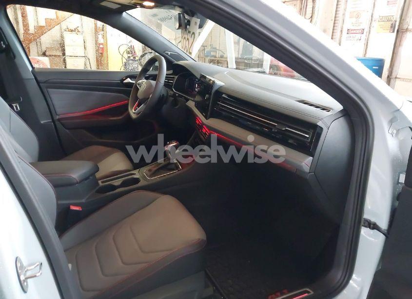 Photo 5 of 2025 Volkswagen Jetta GLI 2.0T AUTOBAHN (VIN 3VW2T7BUXSM033304)