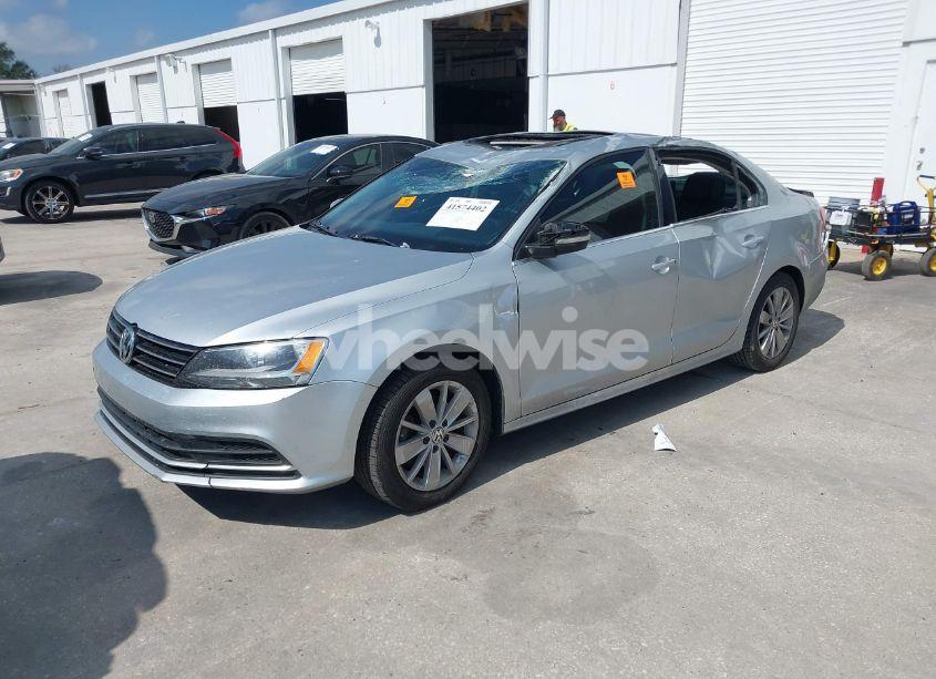 Photo 2 of 2015 Volkswagen Jetta 2.0L TDI SE (VIN 3VW3A7AJ0FM274845)