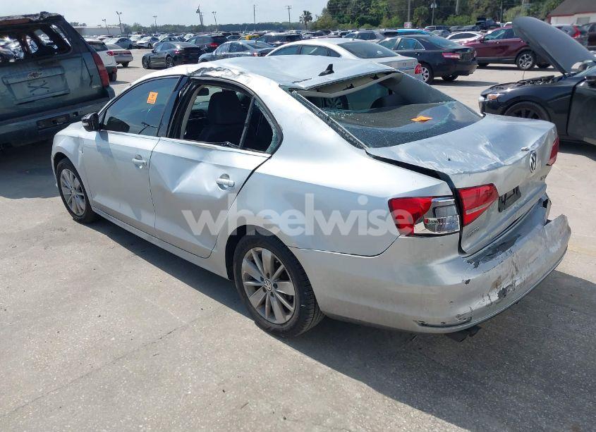 Photo 3 of 2015 Volkswagen Jetta 2.0L TDI SE (VIN 3VW3A7AJ0FM274845)