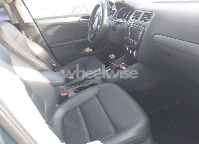 Photo 5 of 2015 Volkswagen Jetta 2.0L TDI SE (VIN 3VW3A7AJ0FM293878)