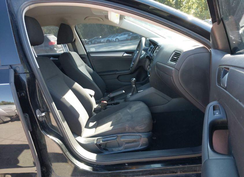 Photo 5 of 2015 Volkswagen Jetta 2.0L TDI S (VIN 3VW3A7AJ8FM241639)