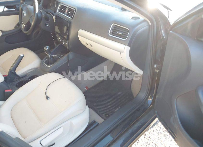 Photo 5 of 2012 Volkswagen Jetta 2.0L TDI (VIN 3VW3L7AJ0CM409148)