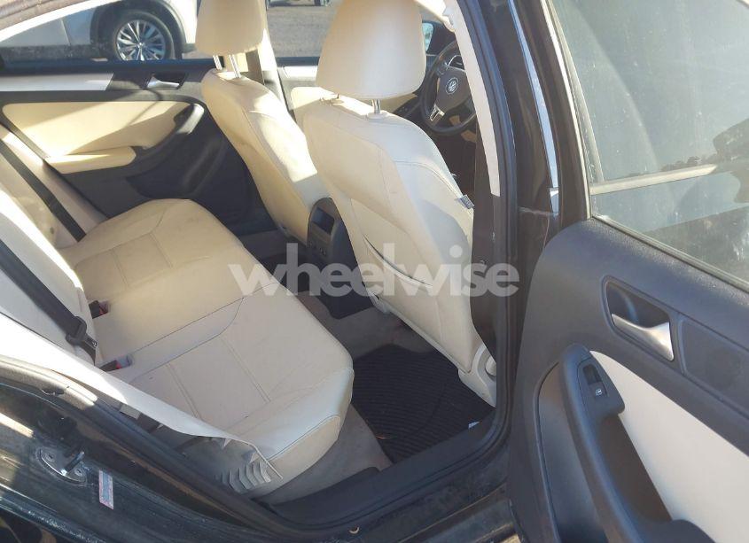 Photo 8 of 2012 Volkswagen Jetta 2.0L TDI (VIN 3VW3L7AJ0CM409148)