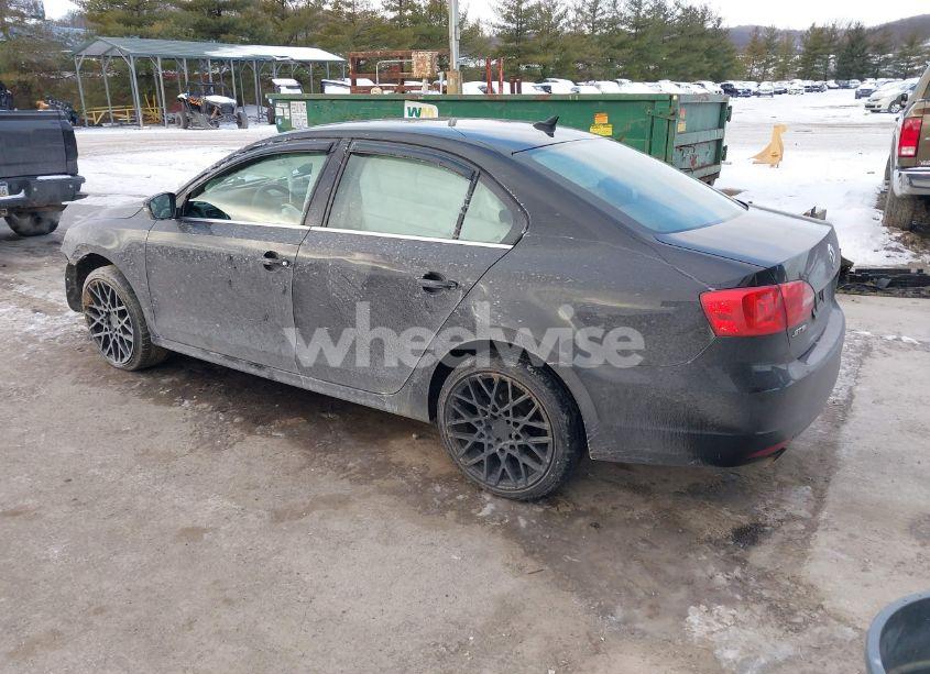 Photo 3 of 2014 Volkswagen Jetta 2.0L TDI (VIN 3VW3L7AJ0EM303737)