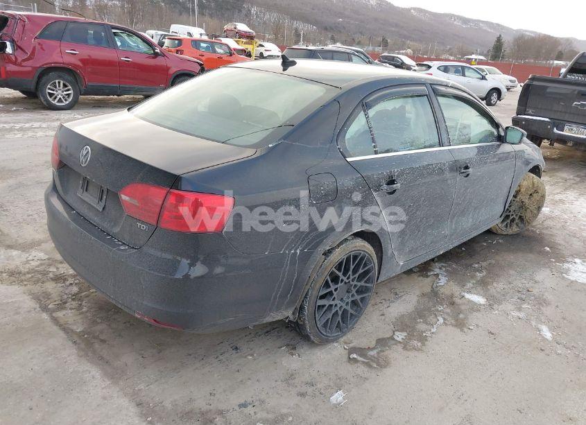 Photo 4 of 2014 Volkswagen Jetta 2.0L TDI (VIN 3VW3L7AJ0EM303737)