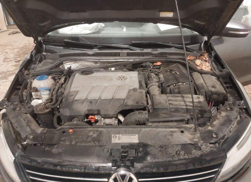 Photo 10 of 2012 Volkswagen Jetta 2.0L TDI (VIN 3VW3L7AJ1CM043328)