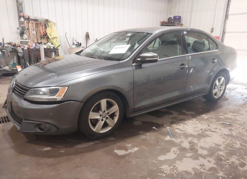 Photo 2 of 2012 Volkswagen Jetta 2.0L TDI (VIN 3VW3L7AJ1CM043328)