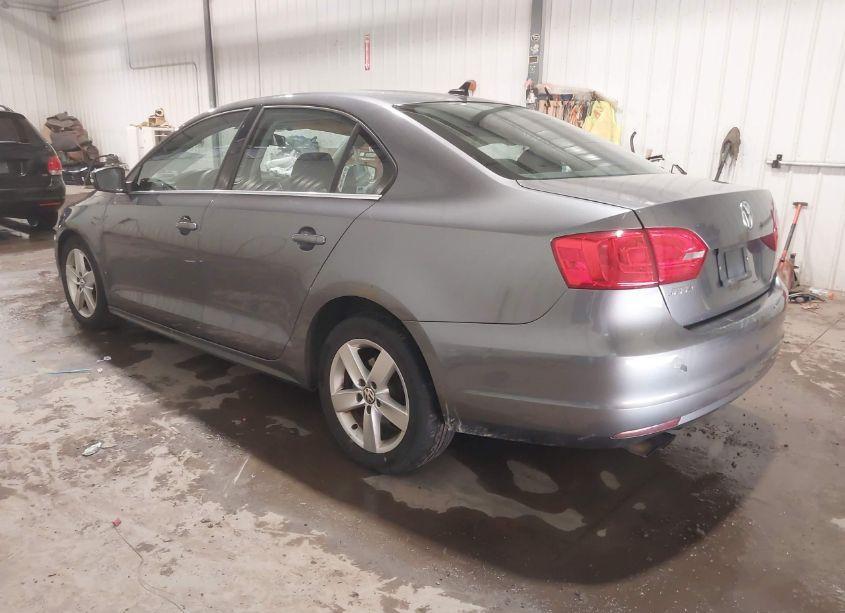 Photo 3 of 2012 Volkswagen Jetta 2.0L TDI (VIN 3VW3L7AJ1CM043328)