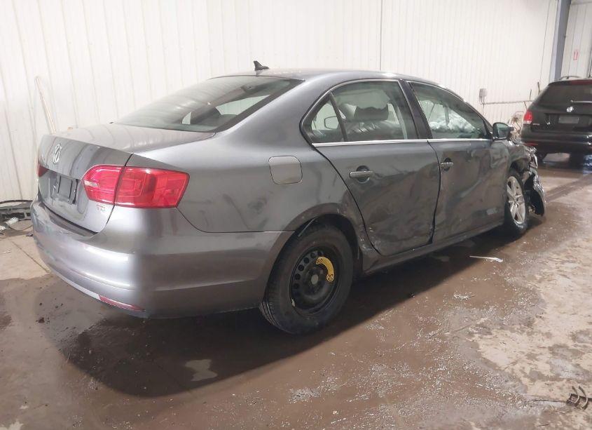 Photo 4 of 2012 Volkswagen Jetta 2.0L TDI (VIN 3VW3L7AJ1CM043328)