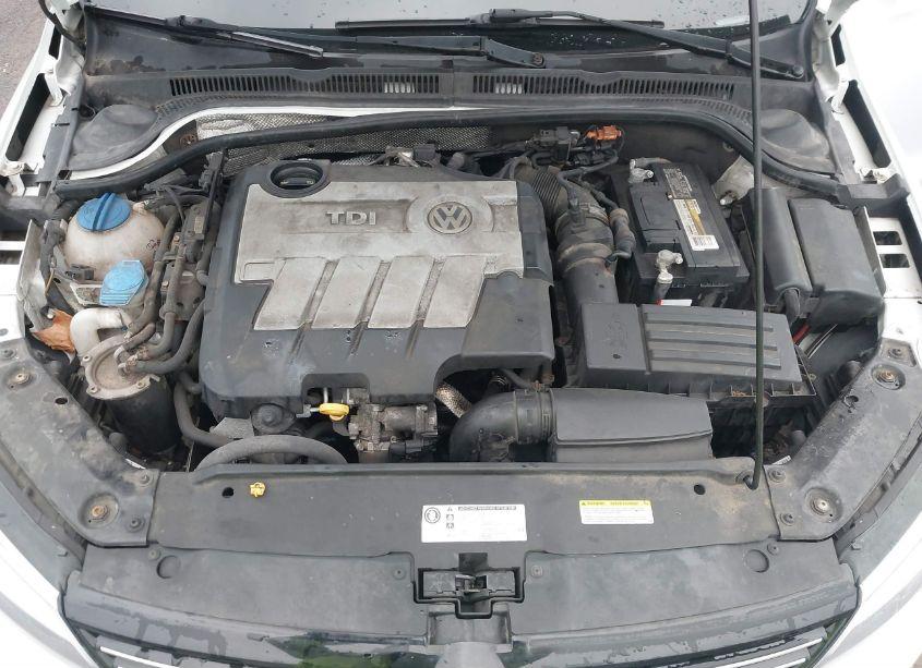 Photo 10 of 2014 Volkswagen Jetta 2.0L TDI (VIN 3VW3L7AJ1EM425801)