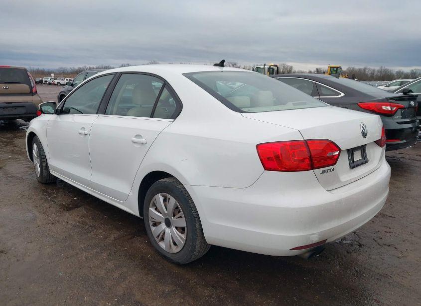Photo 3 of 2014 Volkswagen Jetta 2.0L TDI (VIN 3VW3L7AJ1EM425801)