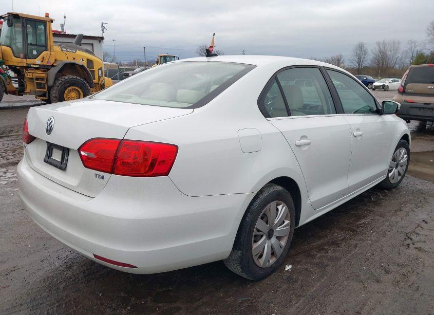 Photo 4 of 2014 Volkswagen Jetta 2.0L TDI (VIN 3VW3L7AJ1EM425801)