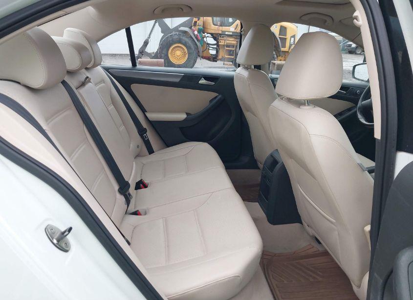 Photo 8 of 2014 Volkswagen Jetta 2.0L TDI (VIN 3VW3L7AJ1EM425801)