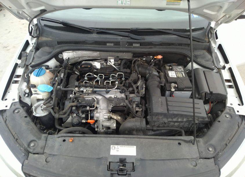 Photo 10 of 2011 Volkswagen Jetta 2.0L TDI (VIN 3VW3L7AJ2BM105107)