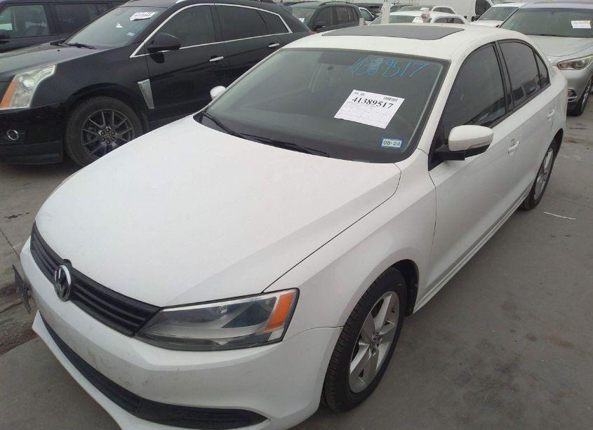 Photo 2 of 2011 Volkswagen Jetta 2.0L TDI (VIN 3VW3L7AJ2BM105107)