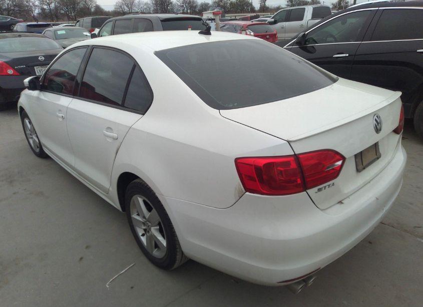 Photo 3 of 2011 Volkswagen Jetta 2.0L TDI (VIN 3VW3L7AJ2BM105107)