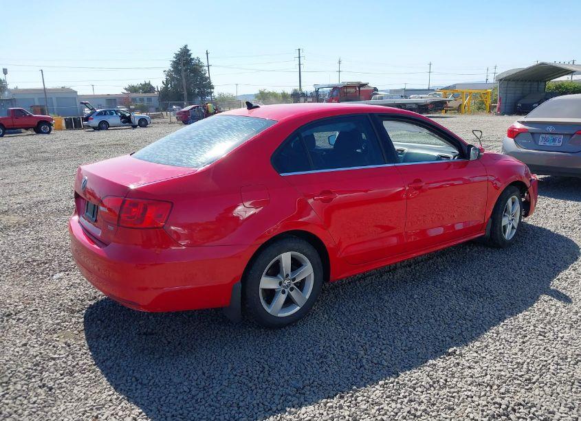 Photo 4 of 2014 Volkswagen Jetta 2.0L TDI (VIN 3VW3L7AJ2EM354866)