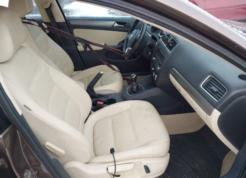 Photo 5 of 2013 Volkswagen Jetta 2.0L TDI (VIN 3VW3L7AJ3DM286771)