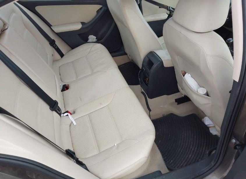 Photo 8 of 2013 Volkswagen Jetta 2.0L TDI (VIN 3VW3L7AJ3DM286771)