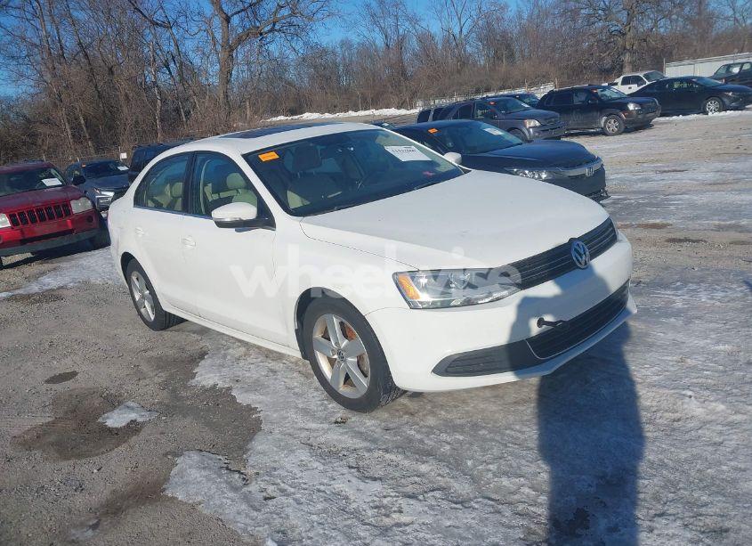 2013 Volkswagen Jetta 2.0L TDI (VIN 3VW3L7AJ3DM363705) main photo