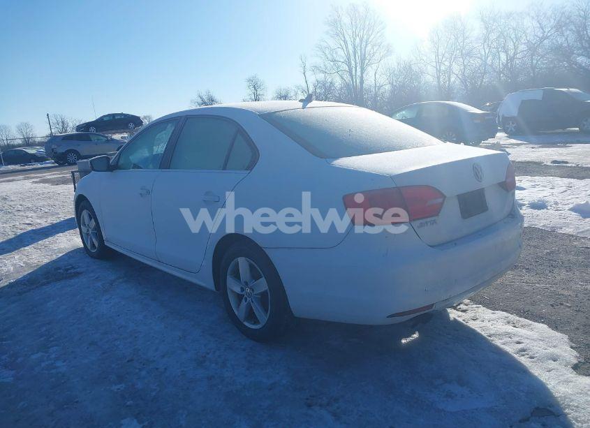 Photo 3 of 2013 Volkswagen Jetta 2.0L TDI (VIN 3VW3L7AJ3DM363705)