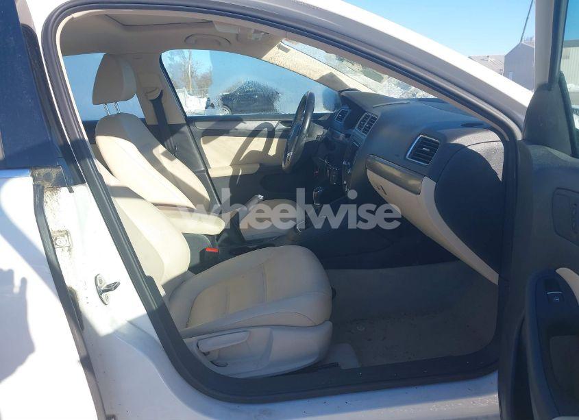 Photo 5 of 2013 Volkswagen Jetta 2.0L TDI (VIN 3VW3L7AJ3DM363705)