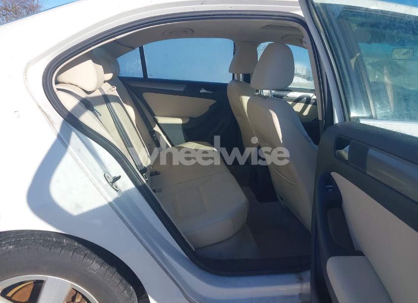 Photo 8 of 2013 Volkswagen Jetta 2.0L TDI (VIN 3VW3L7AJ3DM363705)